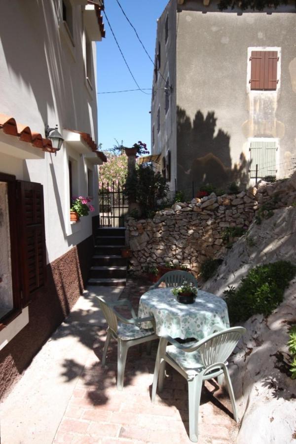 Apartments And Rooms With Parking Space Cunski, Losinj - 2498 Eksteriør billede