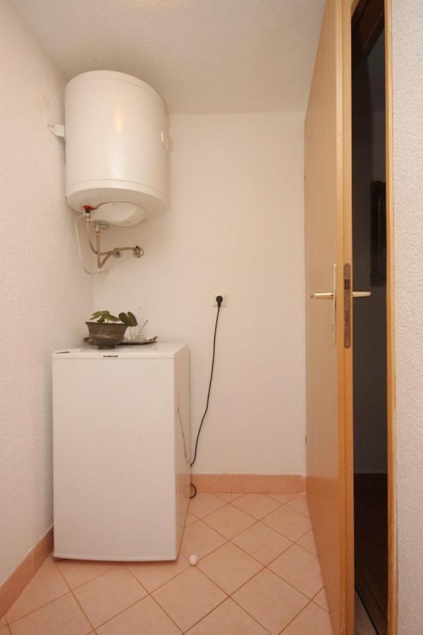 Apartments And Rooms With Parking Space Cunski, Losinj - 2498 Eksteriør billede