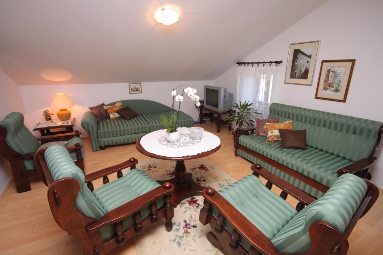 Apartments And Rooms With Parking Space Cunski, Losinj - 2498 Eksteriør billede
