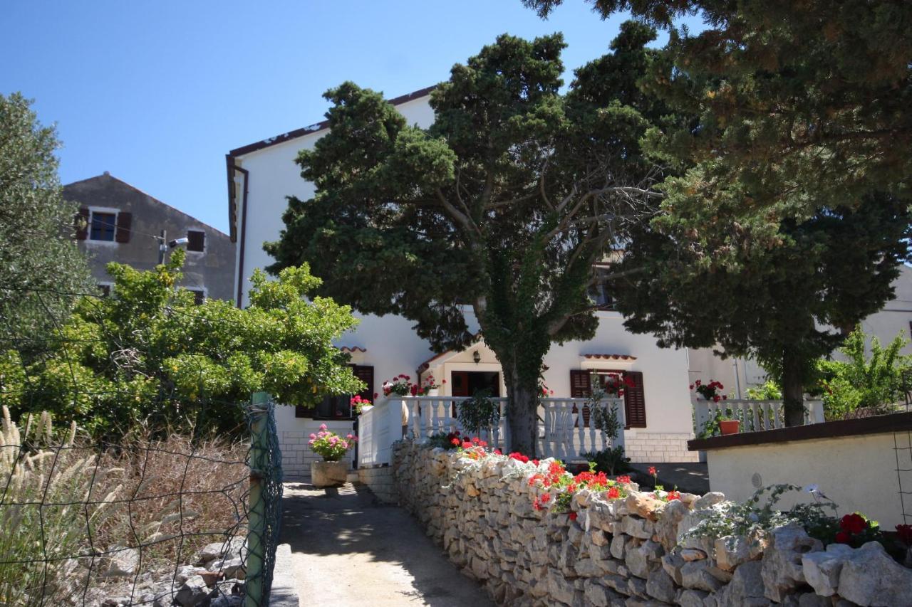 Apartments And Rooms With Parking Space Cunski, Losinj - 2498 Eksteriør billede